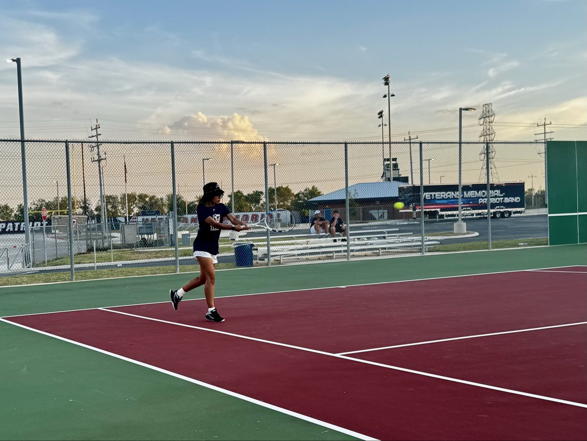 VMHSTENNIS1's tweet photo. Congratulations to the tennis T.E.A.M on their first district win of the season!!!!! @VMHSABC @SAVeteransHS @JISD_ATHLETICS https://t.co/zbRkGTqVQJ