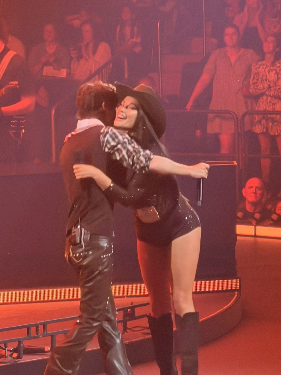 CarsonMlnarik's tweet photo. WHAT DO YOU MEAN I JUST SAW TROYE SIVAN PERFORM “EASY” WITH KACEY MUSGRAVES https://t.co/Pxt1BtqIPr