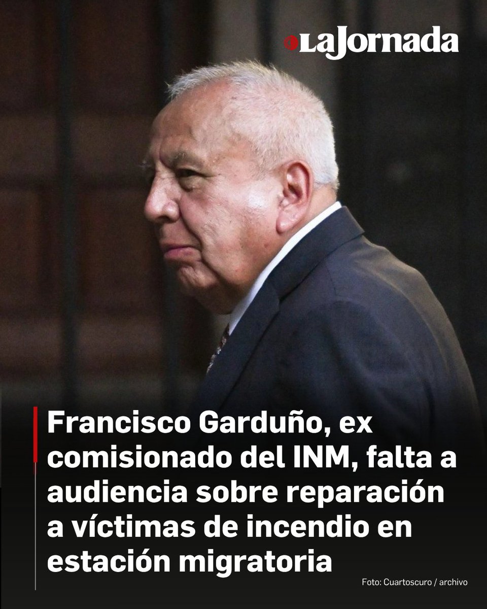 lajornadaonline's tweet photo. Francisco Garduño, ex comisionado del Instituto Nacional de Migración, faltó a la audiencia de hoy en la cual se definiría su situación jurídica por el incendio de la estancia migratoria de Ciudad Juárez, Chihuahua, en 2023, donde murieron 40 hombres y hubo 27 heridos.

Organizaciones civiles manifestaron que “es una demostración de desprecio absoluto por un proceso judicial que él mismo solicitó y una enorme falta de respeto” para las víctimas y sus familias.

Lee la nota: https://t.co/COt6P9CiAq