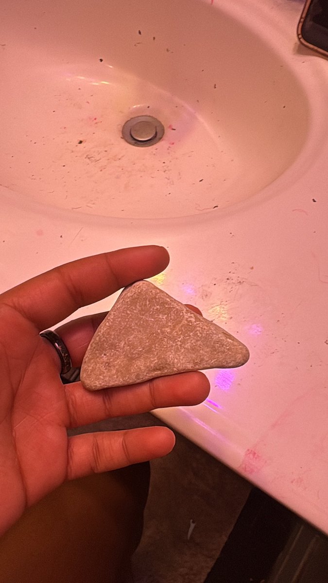 aidynthabish's tweet photo. 🌻I found a rock🌼 #nature #nsfw #rock https://t.co/hJV70e3ifl