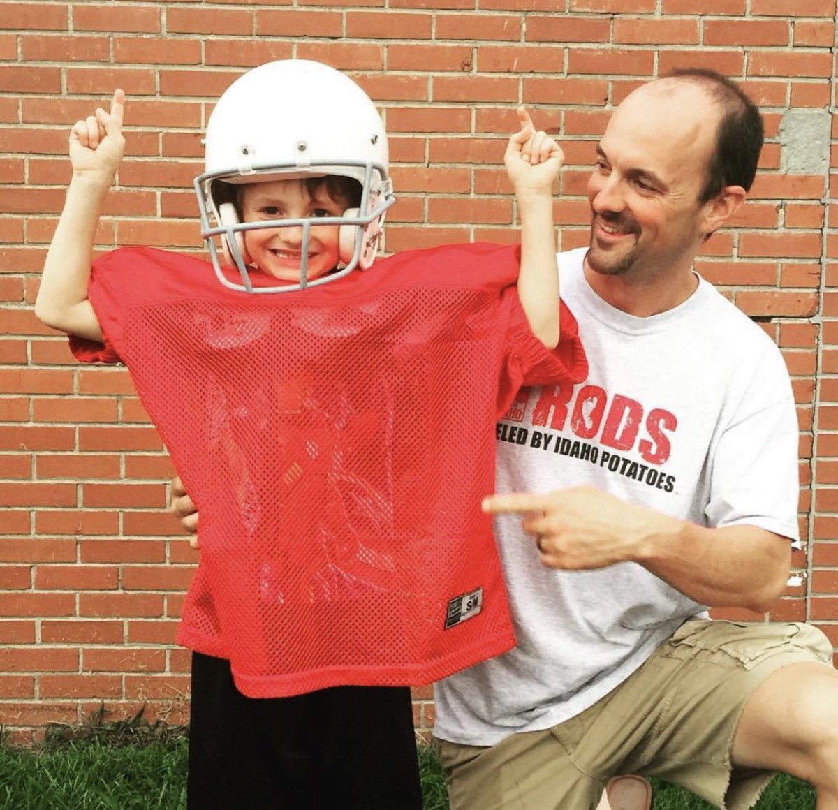 urbanjohnson7's tweet photo. A little Throwback Tuesday
📸Mom
#urban #urbanjohnson #7 #football #classof2027 #widereceiver #kickreturn #puntreturn #safety #defensiveback #thegrind #nolimits #wontquit #justone
#throwbacktuesday https://t.co/apHzQPgFgb