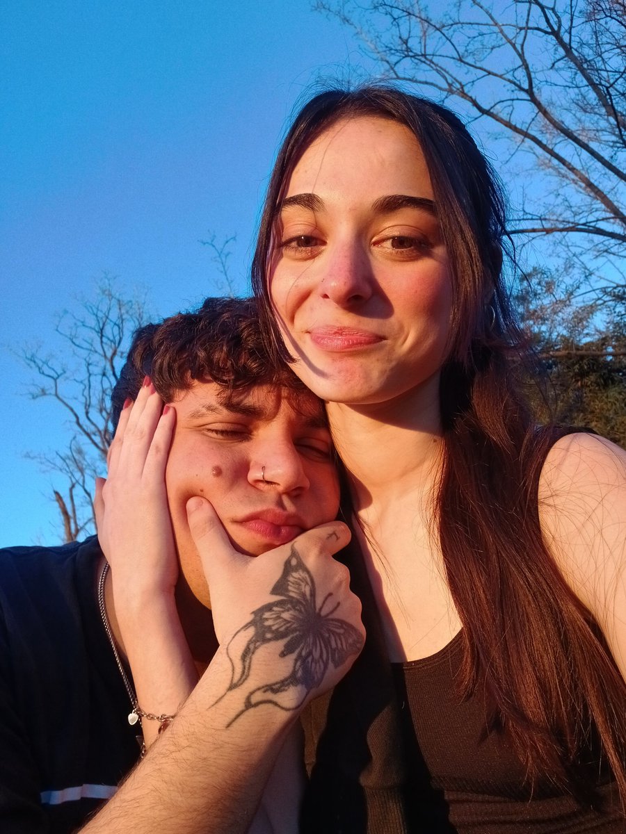 Victoriacorba's tweet photo. Me pongo a pensar en nosotros, y no me queda ninguna duda de que sos el hombre que quiero para el resto de mi vida,sé que a veces peleamos,pero nada cambia lo que siento por vos,sos lo mejor que me pasó,te amo como el primer dia,ojalá que esto sea eterno como mi amor por vos.🤍 https://t.co/C6CgJaRmR8