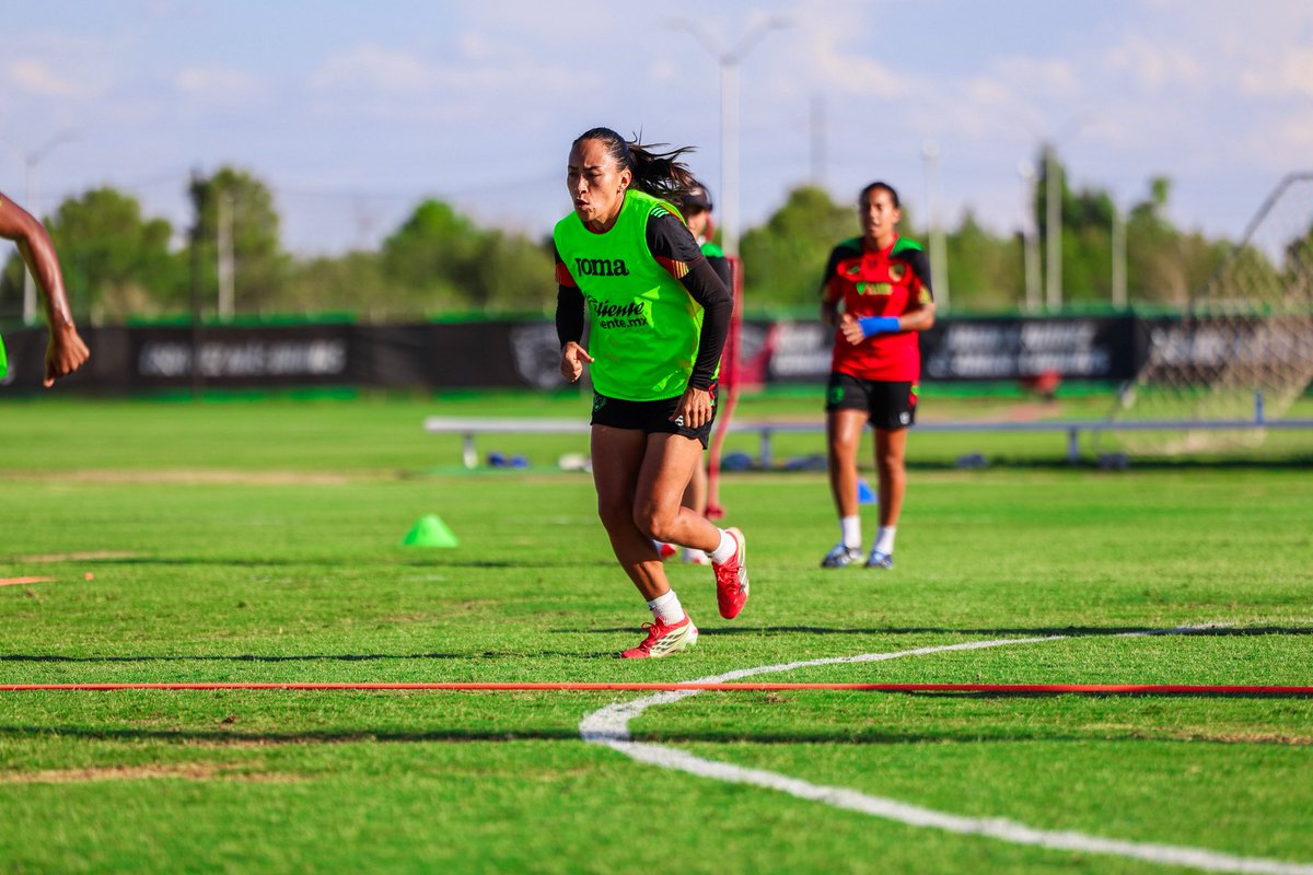 FemenilFcJuarez's tweet photo. Iniciamos nuestra preparación💪🏻 con entrenamiento vespertino con miras a nuestro próximo partido🆚🔜🐴 https://t.co/131fpPgAzH
