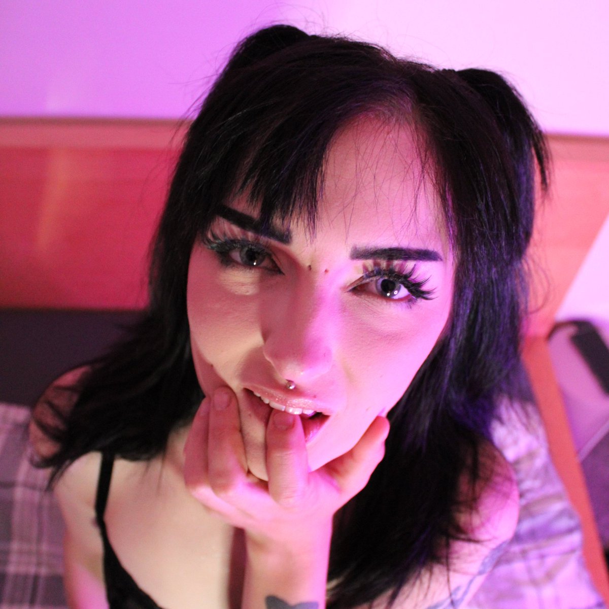 LottieBreeds's tweet photo. Im just a rape victim x https://t.co/c4lQPWt99k