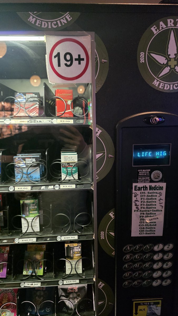 ibxtoycat's tweet photo. I found a weed vending machine (for people aged 19+ only) https://t.co/ZbWoi6XMln