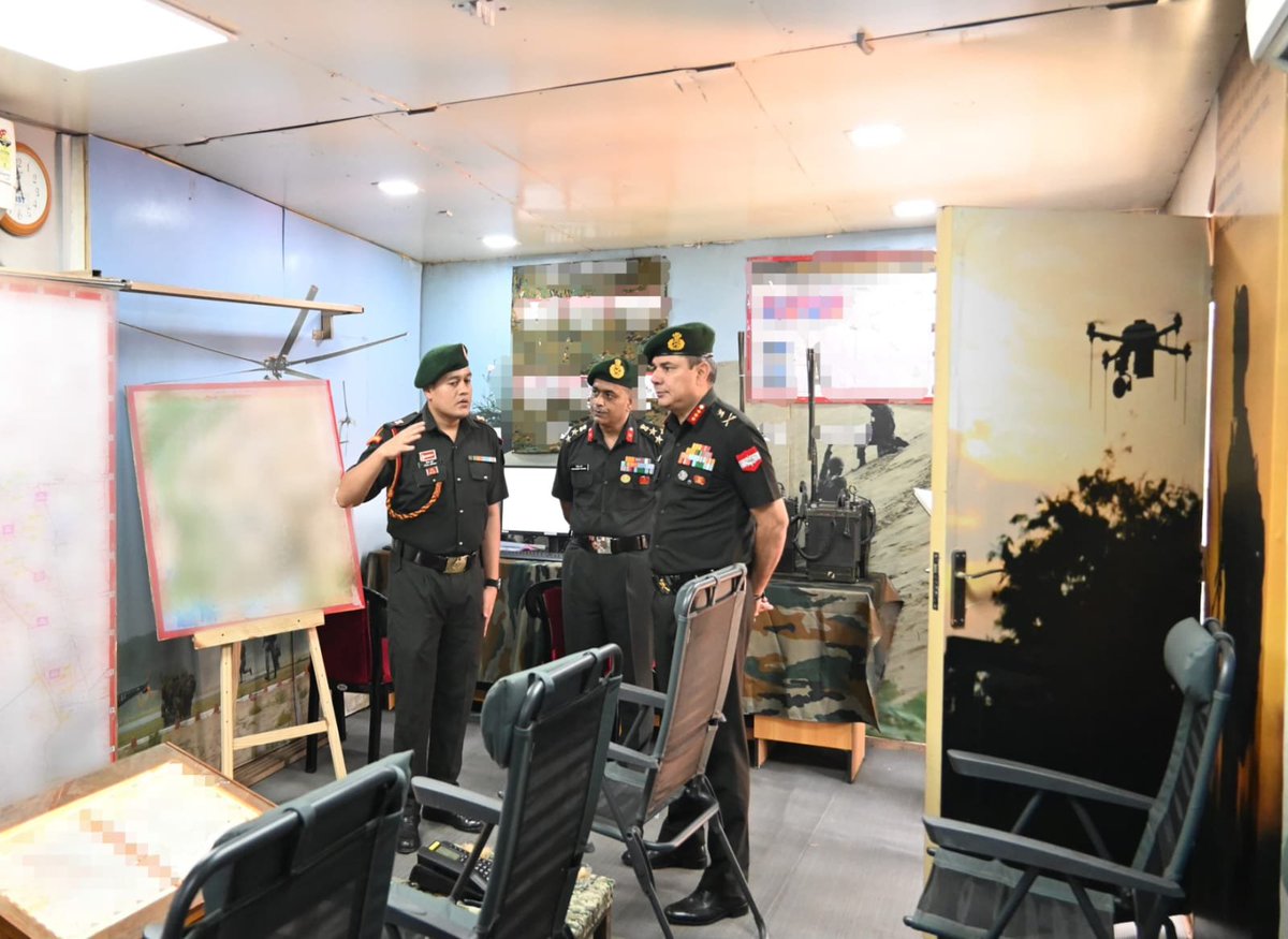 KonarkCorps's tweet photo. Lt Gen AVS Rathee, GOC #KonarkCorps visited Aundh Military Station & reviewed the infrastructure as well as training facilities at the ‘Foreign Training & #MilitaryCivil Fusion (MCF) Training Node’.

The General Officer appreciated the professionalism & MCF initiatives undertaken by #ShivneriBrigade. He interacted with the #CISF personnel undergoing training & felicitated the outstanding achievers.

The Corps Commander lauded the formation for high training standards & #OpPreparedness.🇮🇳

@adgpi
@IaSouthern
@CISFHQrs
@PRODefPune
@DefencePRO_Guj
@PRODefRjsthn