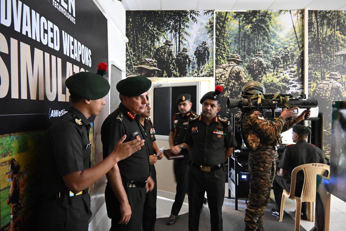 KonarkCorps's tweet photo. Lt Gen AVS Rathee, GOC #KonarkCorps visited Aundh Military Station & reviewed the infrastructure as well as training facilities at the ‘Foreign Training & #MilitaryCivil Fusion (MCF) Training Node’.

The General Officer appreciated the professionalism & MCF initiatives undertaken by #ShivneriBrigade. He interacted with the #CISF personnel undergoing training & felicitated the outstanding achievers.

The Corps Commander lauded the formation for high training standards & #OpPreparedness.🇮🇳

@adgpi
@IaSouthern
@CISFHQrs
@PRODefPune
@DefencePRO_Guj
@PRODefRjsthn