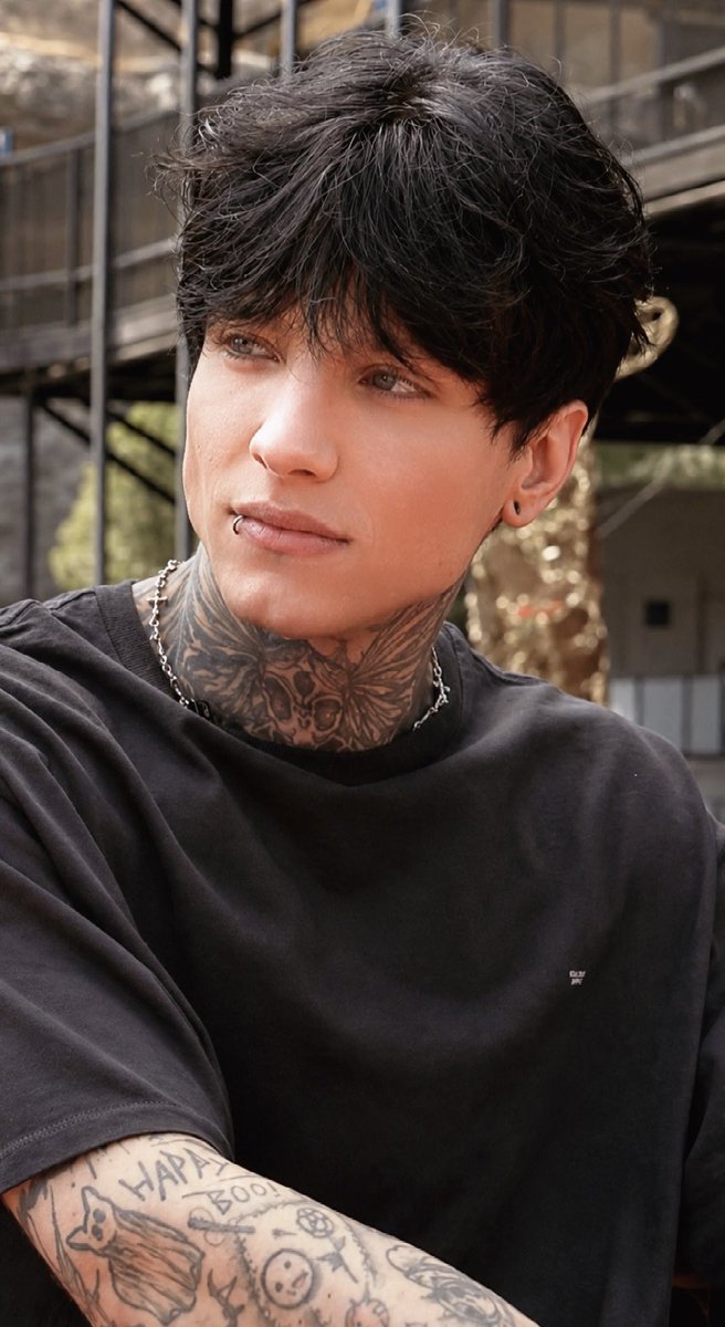 joscryfil's tweet photo. ten chula, pa ti 🖤👽 https://t.co/WuhMxQuggb