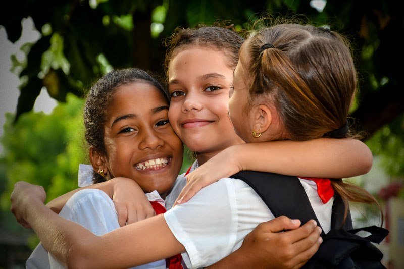 ACN_Cuba's tweet photo. 📢 👨‍🏫 #Cuba | Vuelta a clases 2026-2027: más que un curso, una prueba de resiliencia.

👥 Familias y escuela, dupla imprescindible. Sin transporte fácil, sin uniformes sobrados, pero con el corazón puesto en que cada niño ocupe su pupitre. 🧵👇

#ACNreporta

📸  @jpabloACN_Cuba https://t.co/oujl0xkCiN
