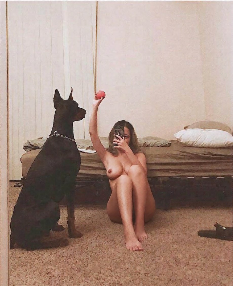 knottyemma_01's tweet photo. It's a new month for the same unbreakable bond with my dogs 🐶❤️💝 🐾 🥵 🐕 
Amazing clips plus live shows waiting for you join now using the link below 💦🔥👇

https://t.co/Edg4GnM0Sg
https://t.co/Edg4GnM0Sg https://t.co/T6pWMDqXVo