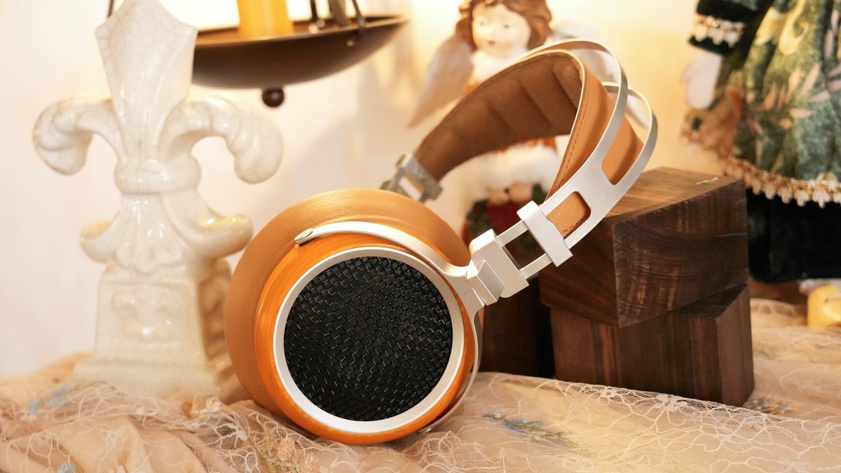 sivga_audio's tweet photo. 🎧Classic craftsmanship gives SIVGA Luan its character, while a 50mm dynamic driver delivers the sound to match.
#SIVGA #Luan #HiFi #Headphones #Audio #Audiophile https://t.co/5y1pO8ge3b