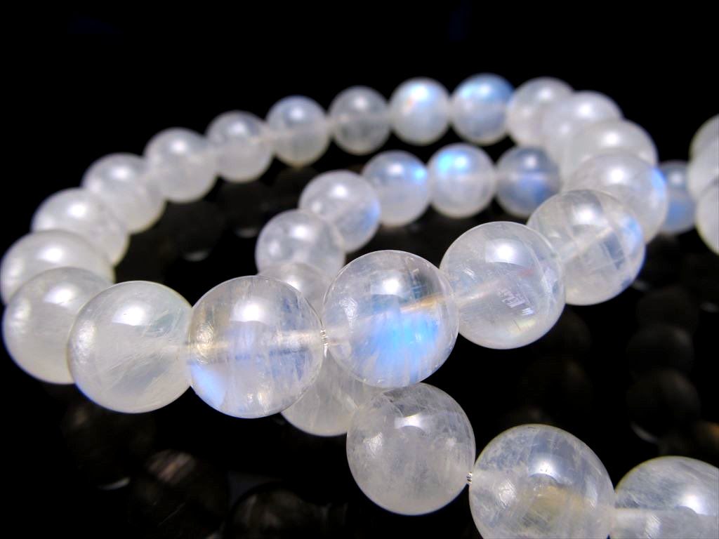 QueenBerry195's tweet photo. 9/2（水）
Open10:00-18:00

本日の誕生石💎
ムーンストーン⭐️

あらゆる人間関係を
心の距���を縮める
遠距離恋愛に
安産・妊活
癒し

#パワーストーン
#今日のパワーストーン
#ムーンストーン
#浜松クィーンベリー https://t.co/QECmdqKD5b