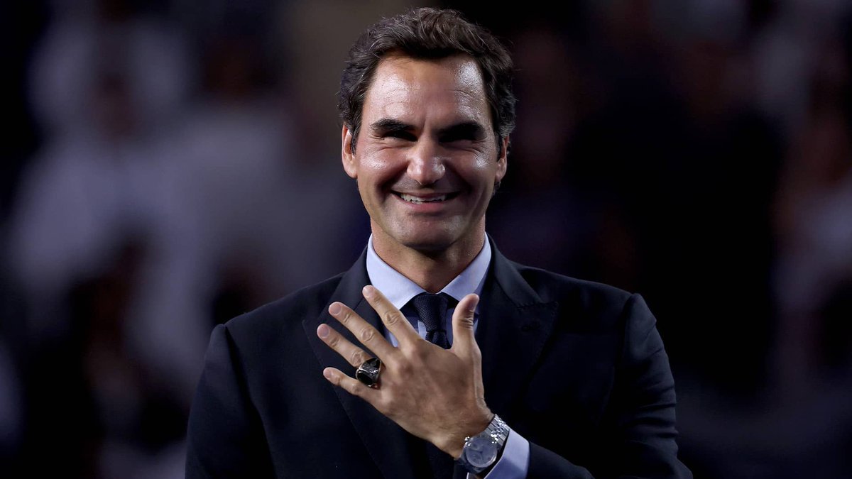 ATPTour_ES's tweet photo. ¡Un homenaje muy especial! 💍🎾

🇨🇭 @rogerfederer recibió en Nueva York su anillo como nuevo miembro del Salón de la Fama del Tenis.

📌 https://t.co/JjOjLPSkza https://t.co/V9mTkeVtOd