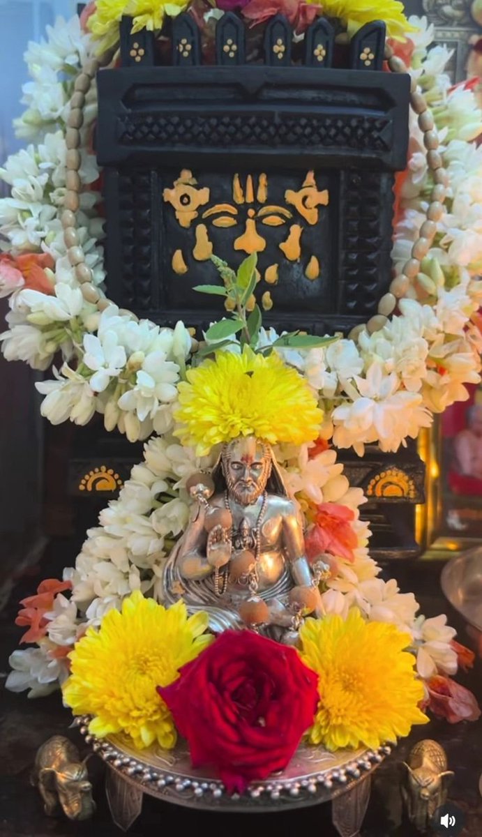 mglathamg's tweet photo. ಒಂದು ಸಂಬಂಧ ಉಳಿಸಲು ಎಷ್ಟು ಬೇಕಾದರೂ ಸೋಲಬಹುದು.

ಆದರೆ ಇದನ್ನೇ ನಮ್ಮ ದೌರ್ಬಲ್ಯ ಎಂದು ಅವರು ತಿಳಿದುಕೊಂಡರೆ 

ಆ ಸಂಬಂಧ ಮುಂದುವರಿಸುವ ಅವಶ್ಯಕತೆ ಇರುವುದಿಲ್ಲ. 

ಸ್ವಾಭಿಮಾನ ಕೂಡಾ ತುಂಬಾ 
ಮುಖ್ಯ ಅಲ್ವಾ...!!!

#ಶುಭೋದಯ 
#ರಾಯರಿದ್ದಾರೆ https://t.co/E47ijoe3Gm
