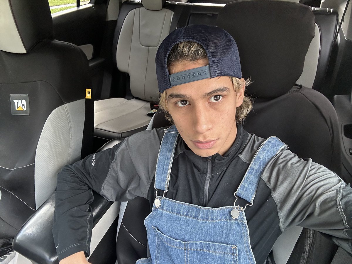 yourboymadox's tweet photo. Who is you ???? https://t.co/woka24MsdM