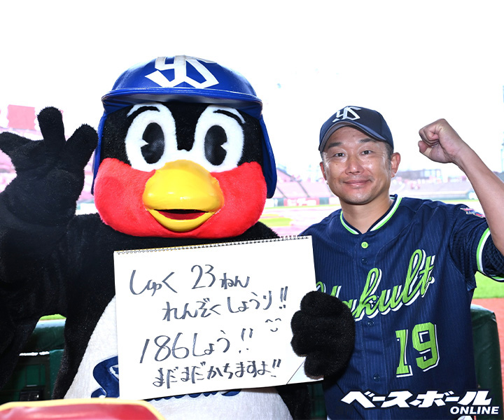 BaseBallMOnline's tweet photo. 【Thank You👏👏】

ヤクルト・石川雅規投手が今季限りでの現役引退を表明しました

史上初の24年連続勝利を達成するなど、通算551登板で188勝をマーク。長らくエースとして活躍し、リーグ優勝3回、日本一1回を経験

PROFILE▼
https://t.co/JUIOUt9o4a

#石川雅規 #ヤクルトスワローズ #swallows https://t.co/RgKgpcEH2x