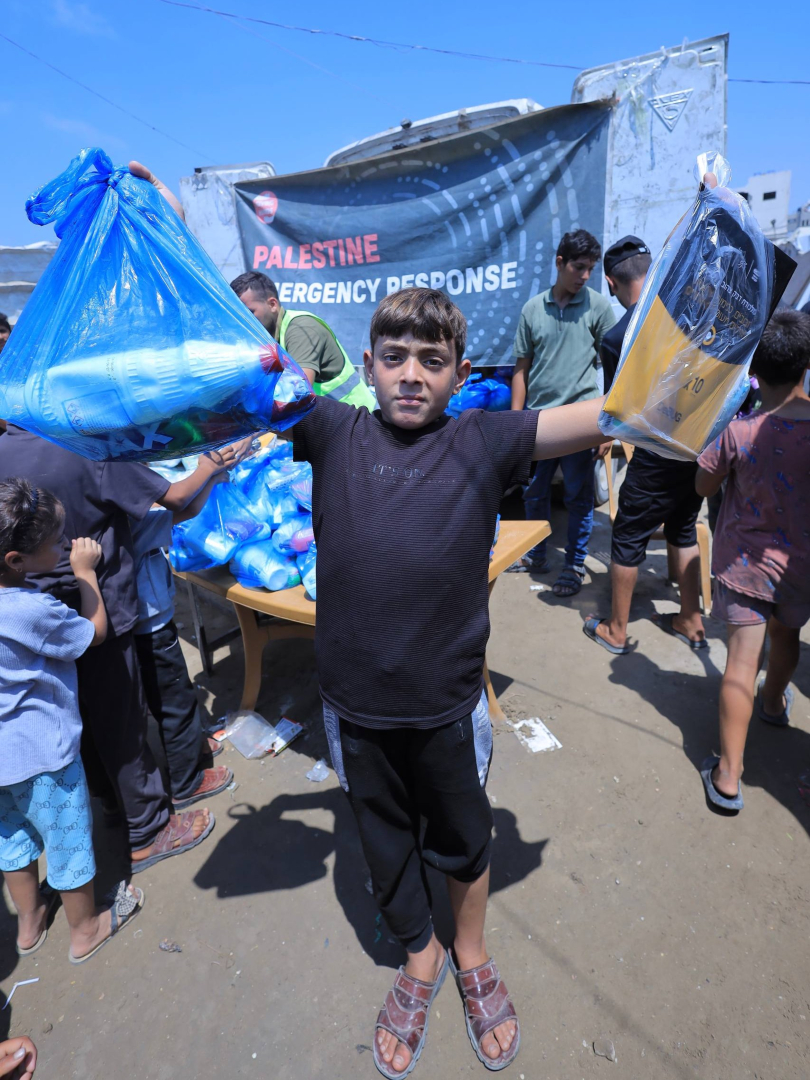 GivinghandAU's tweet photo. Hygiene is a basic need, but for many families in Gaza, even everyday essentials are difficult to access. 🧼🤍

GivingHands is distributing hygiene parcels directly to families who need them most.

https://t.co/bSJxo9Vj3Q
#HygieneAid #GivingHands https://t.co/BsPX4zflVD