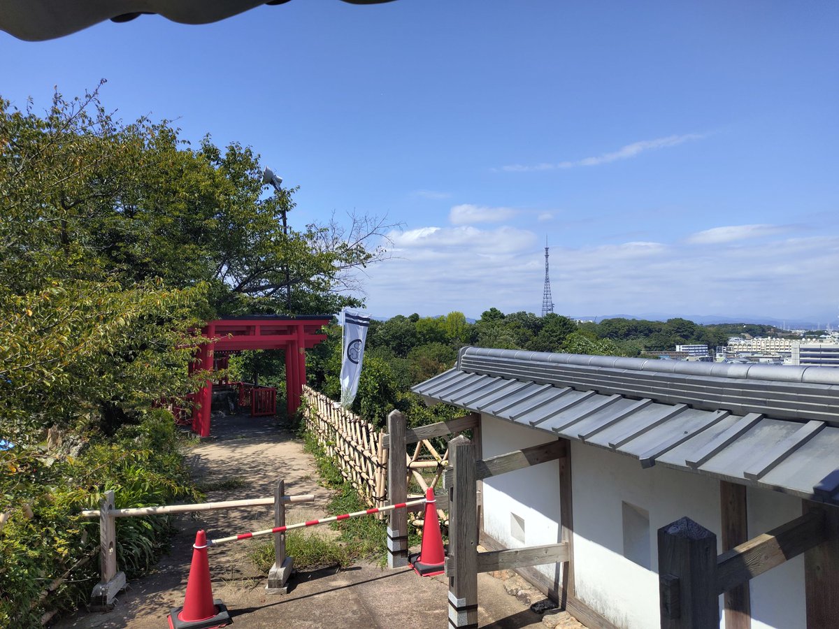 ccb0105's tweet photo. 浜松城行ったことなかったので見てきた
マジカルミライのルカさまハッケン♪ https://t.co/x7LewJvd9Q