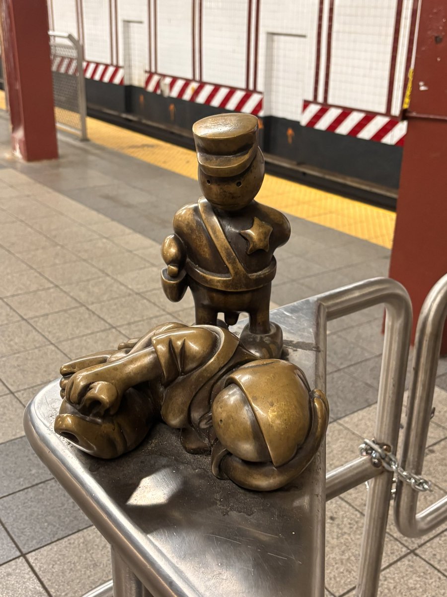 uuptemp's tweet photo. @NYCMayor why is this allowed to be in the 14th st/ 8th Ave  L train station. His peepee is out https://t.co/gaenLFaKLW