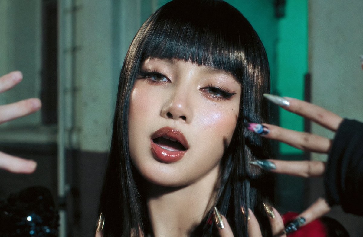 PopKmmm68917's tweet photo. #LISA https://t.co/PThqr9D8Jv