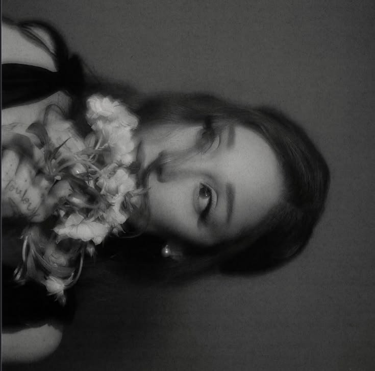 ariana_30_2's tweet photo. Ariana grande petal photoshoot version

12.9.2026... https://t.co/uprwPpfDIM