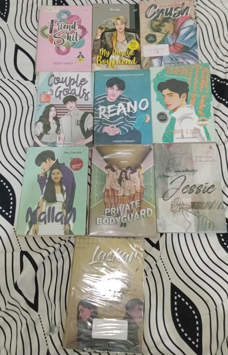 ziierchive's tweet photo. 📢📢 HEY BOOK LOVERS!!!

LAGI CUCI GUDANG NIH 📚💨
Novel-novel preloved aku DILEPAS MURAHHH 😭

💥 SERBA 11K AJA 💥

✨ Siapa cepat, dia dapat!

0822-3000-7453 : zii 

#wts #jualnovel #preloved #murah https://t.co/hzGItbKbMY