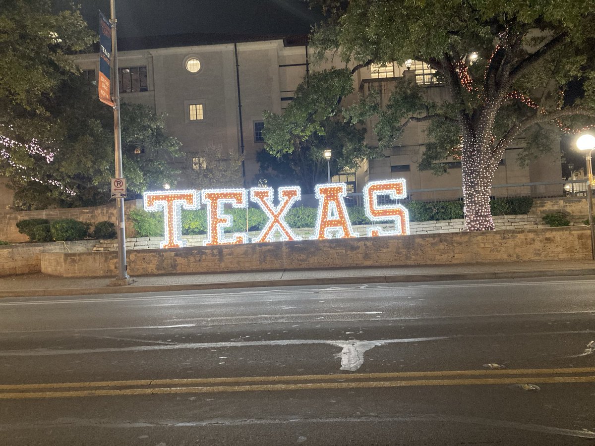 a_town2188's tweet photo. “Look God Bless Atown” https://t.co/mxz2QedoEA