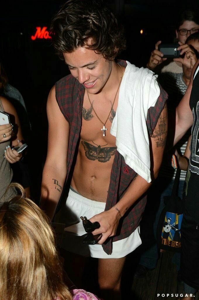 hsudcon's tweet photo. no frat boy has ever fratted the way frat boy harry styles fratted https://t.co/JvYMzBkJDP