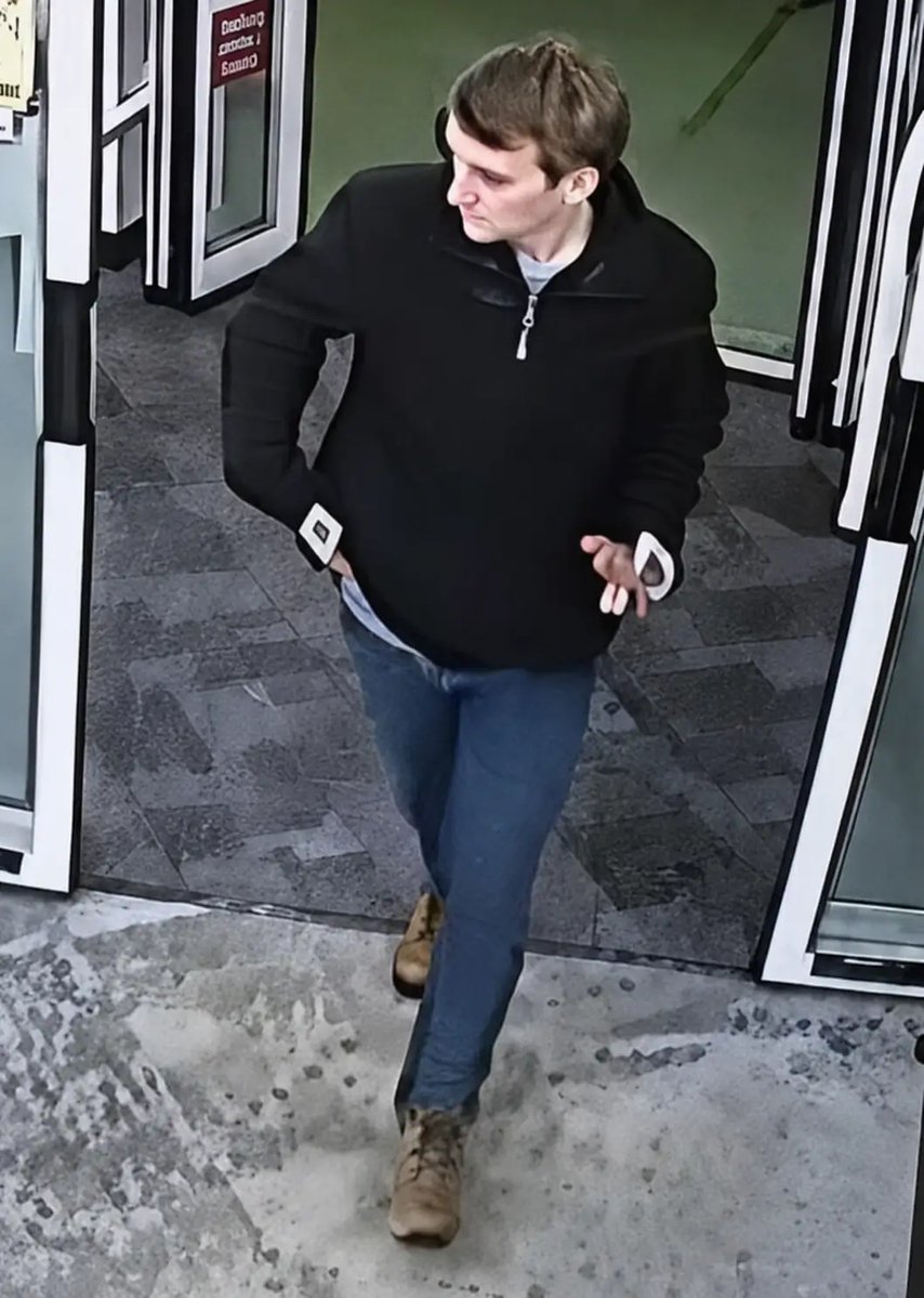 magamutt1776's tweet photo. Things that Make you go Huh...🤔

Why does the Person walking into the CVS not look like Patrick Clancy when Patrick Clancy testified that it was him walking into the CVS but looks exactly like his best friend Kyle Carney actually walking into the CVS....???

Why does it then appear that this Random person in CVS who Looks just like Patrick Clancy's current wife Rachel Danis who then transfers what looks to be a Pink Cell Phone to some Random person that is Supposed to be Patrick Clancy, but looks just like Kyle Carney....???