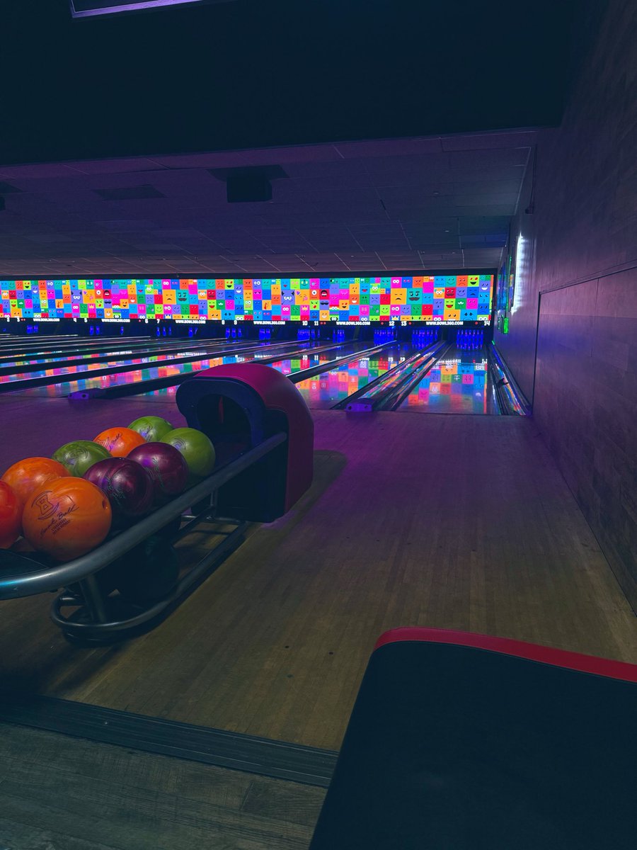 miaforeign2's tweet photo. B O W L I N G 🎳  #oneofmyfavroitesport https://t.co/dNO3SJmpze