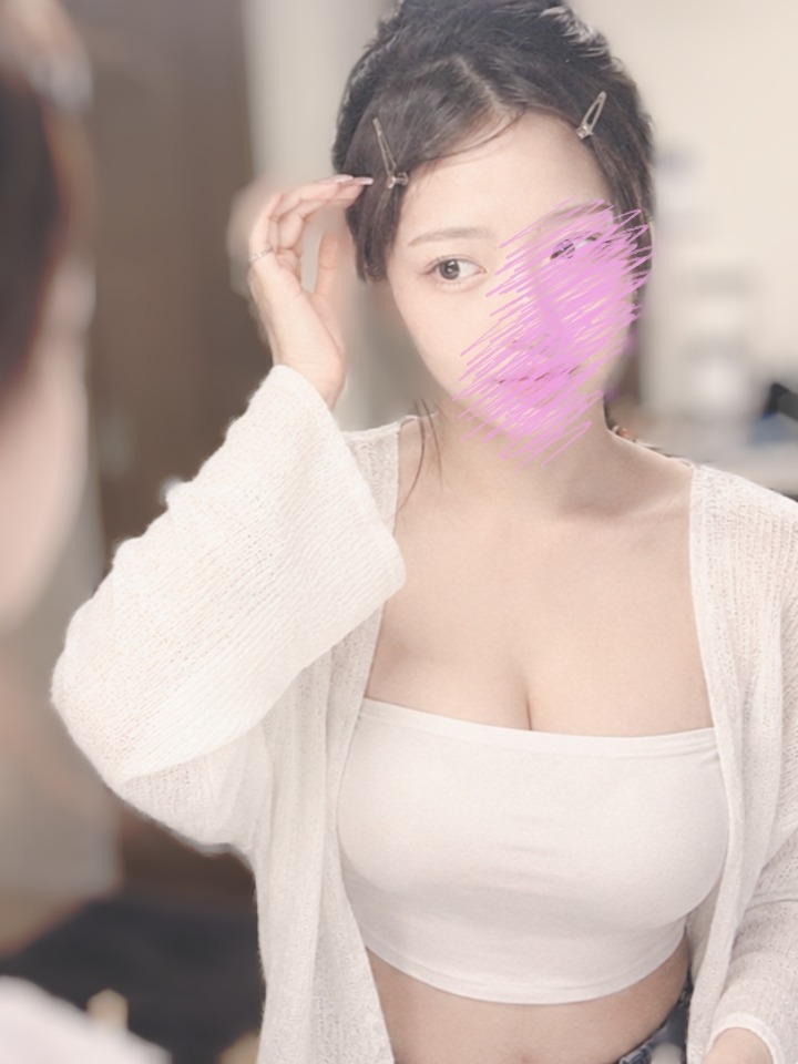 monami_rn01v4's tweet photo. 今日は撮影！
いつもよりちゃんとメイクします💄 https://t.co/aGpGXRuChV