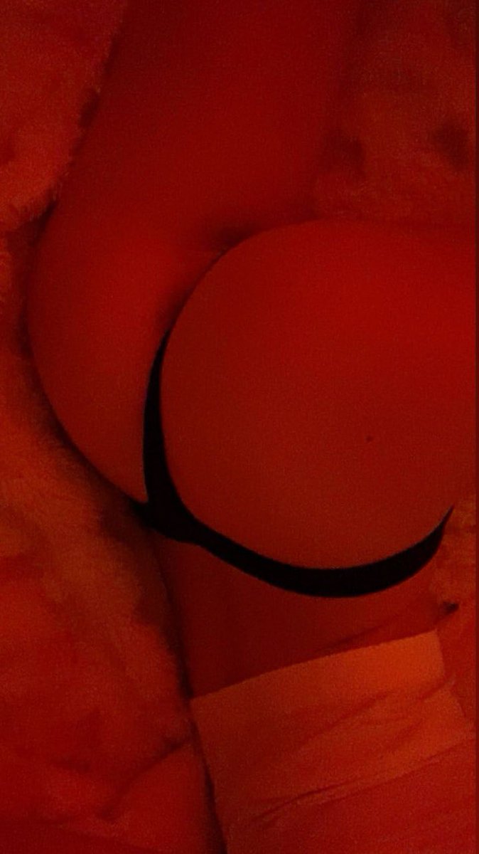 XelinaContain's tweet photo. @sharonn6rc6yw who want to eat juicy 🍑red? anyone? https://t.co/u9OVk0QQkF