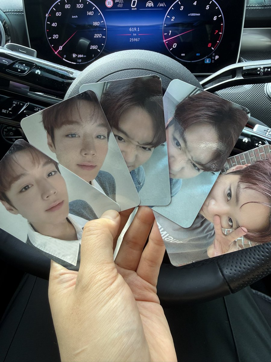 wingglook529's tweet photo. 왕복 2시간거리 갔다왔는데 드볼 실패^^
컵홀더도 없구..음료는 다 우째 먹나요.. https://t.co/iIioZg6rFY