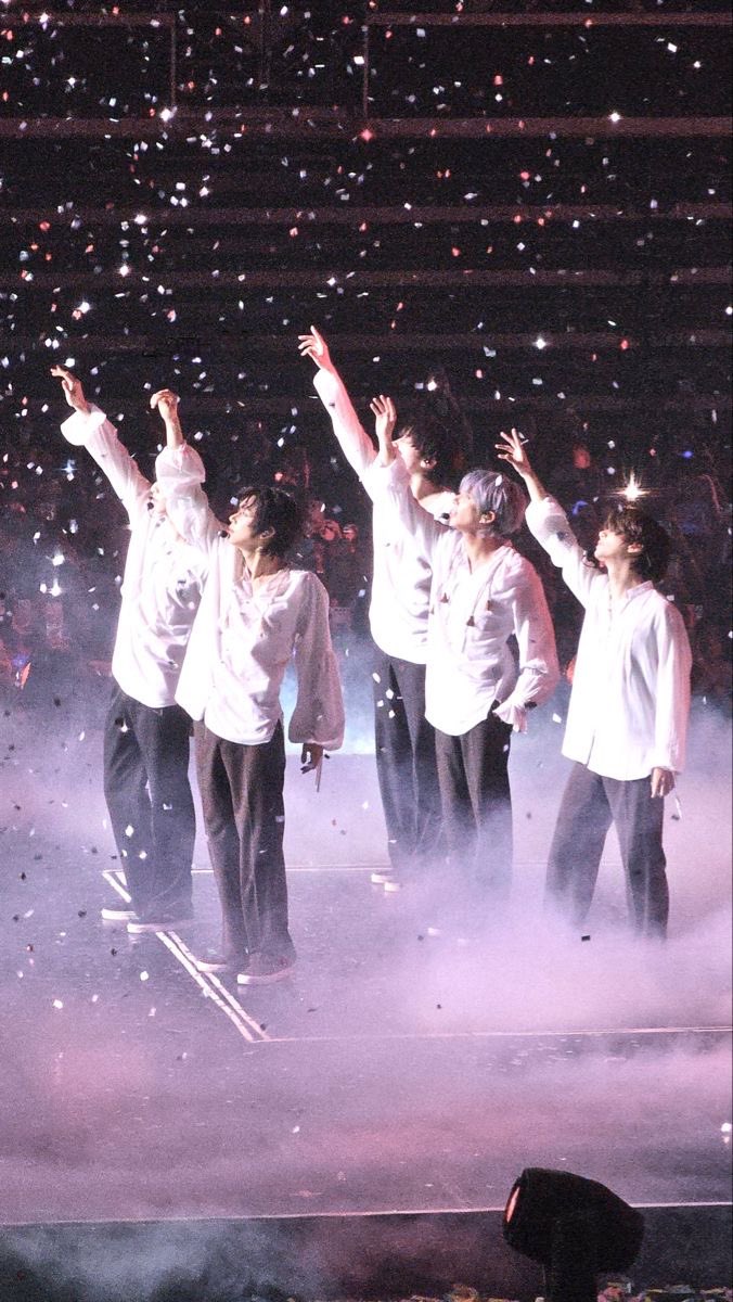 myrfdiary's tweet photo. WE WANT TXT IN BRAZIL 🇧🇷
@TXT_bighit @BIGHIT_MUSIC
#TXTCOMETOBRAZIL — Uma Thread para o fandom MOA e ouvintes do TXT. https://t.co/xEywb1hd2m