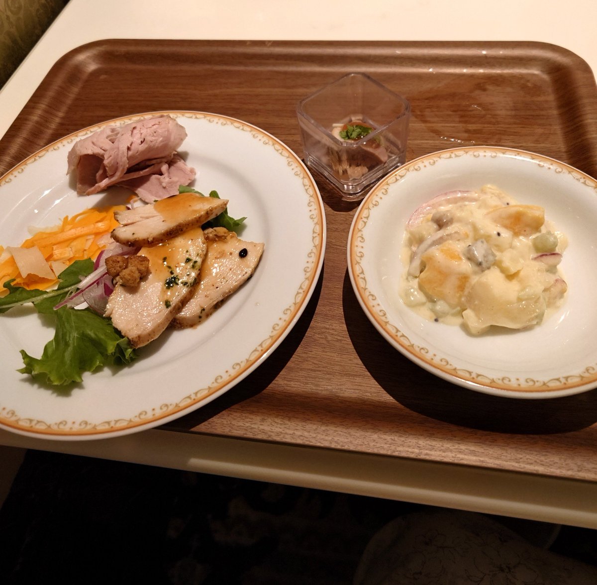lubjpnko's tweet photo. 昨日、すしさんと舞浜でランチをご一緒させていただきました！
久しぶりにお会いできて嬉しかったです☺️♥。これからもよろしくお願いします✨️。
家族にお土産、いっぱい買えました♪ https://t.co/sj24rjSWoL