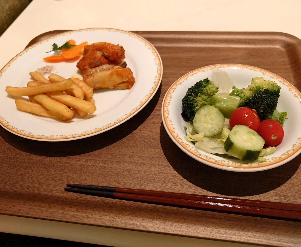 lubjpnko's tweet photo. 昨日、すしさんと舞浜でランチをご一緒させていただきました！
久しぶりにお会いできて嬉しかったです☺️♥。これからもよろしくお願いします✨️。
家族にお土産、いっぱい買えました♪ https://t.co/sj24rjSWoL