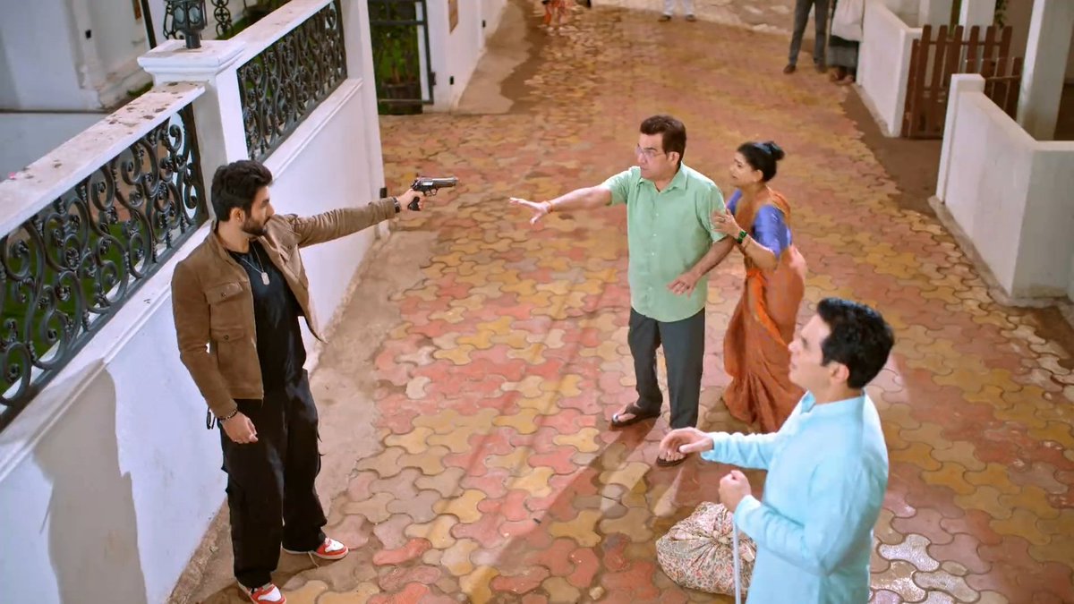 beautyinbroken_'s tweet photo. I AM IN SPLITS MAN WHAT IS THIS GUY 😂😂😂
Jeet really took revenge for all the chugli she did in both #Doree2 AND YFT in one go 😭😂
#YehFitoorTera #ishhandhawan https://t.co/oqBNEZHoBP