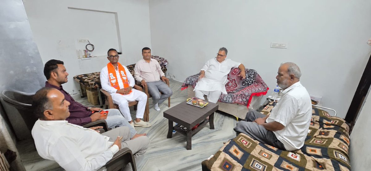 devjimpatel's tweet photo. गंगासरा, सांचोर में भाजपा के कर्मठ कार्यकर्ता श्री अमराराम चौधरी एवं सांचोर शहर में भाजपा के वरिष्ठ श्री सायब खान जी के अस्वस्थ होने की सूचना पर उनसे मुलाकात कर कुशलक्षेम जानी एवं शीघ्र स्वस्थ होने की कामना की।

@BJP4India @BJP4Rajasthan https://t.co/ZvAxHU2EY5