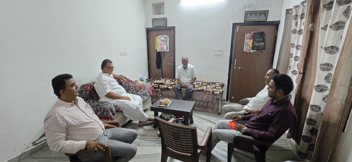 devjimpatel's tweet photo. गंगासरा, सांचोर में भाजपा के कर्मठ कार्यकर्ता श्री अमराराम चौधरी एवं सांचोर शहर में भाजपा के वरिष्ठ श्री सायब खान जी के अस्वस्थ होने की सूचना पर उनसे मुलाकात कर कुशलक्षेम जानी एवं शीघ्र स्वस्थ होने की कामना की।

@BJP4India @BJP4Rajasthan https://t.co/ZvAxHU2EY5