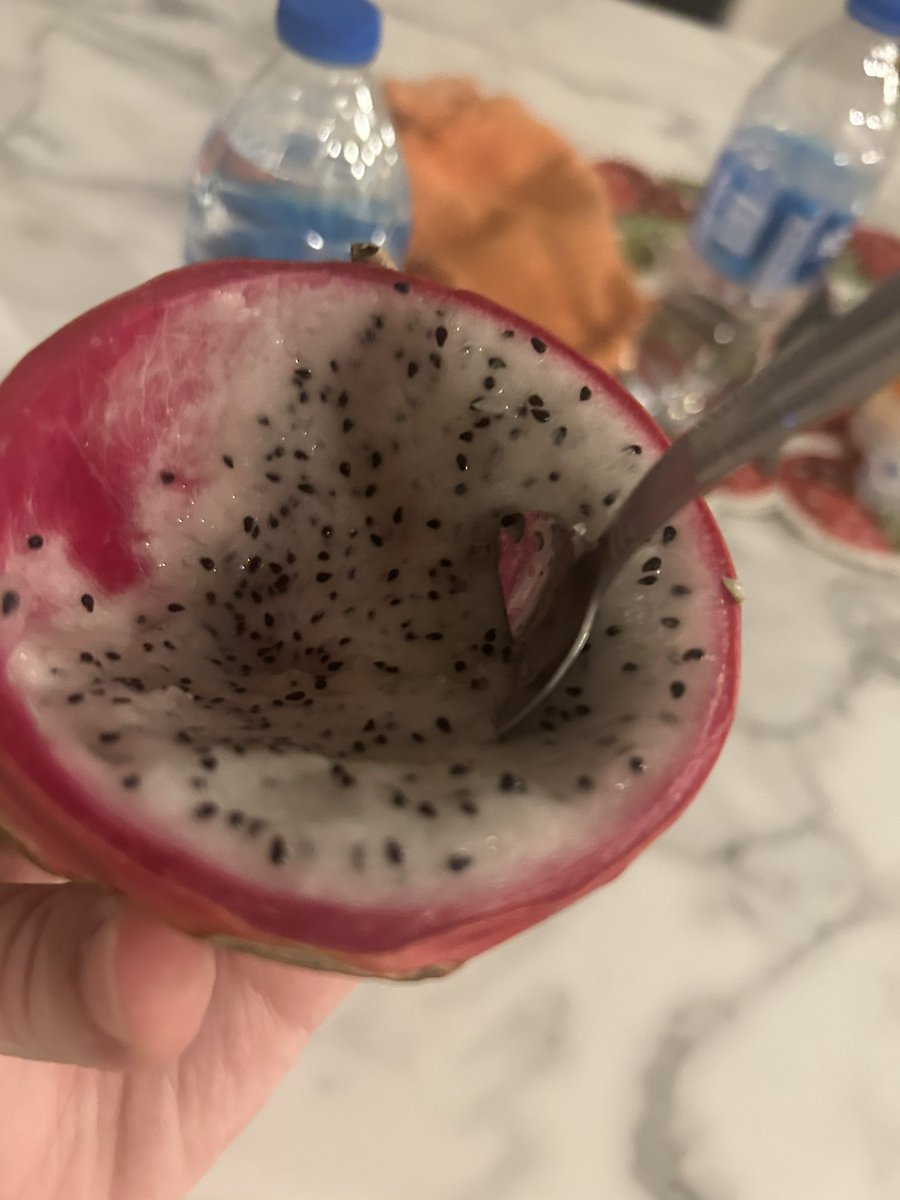 GloomyFirefly's tweet photo. Fruit. And 2 water https://t.co/7jc5HsslAl