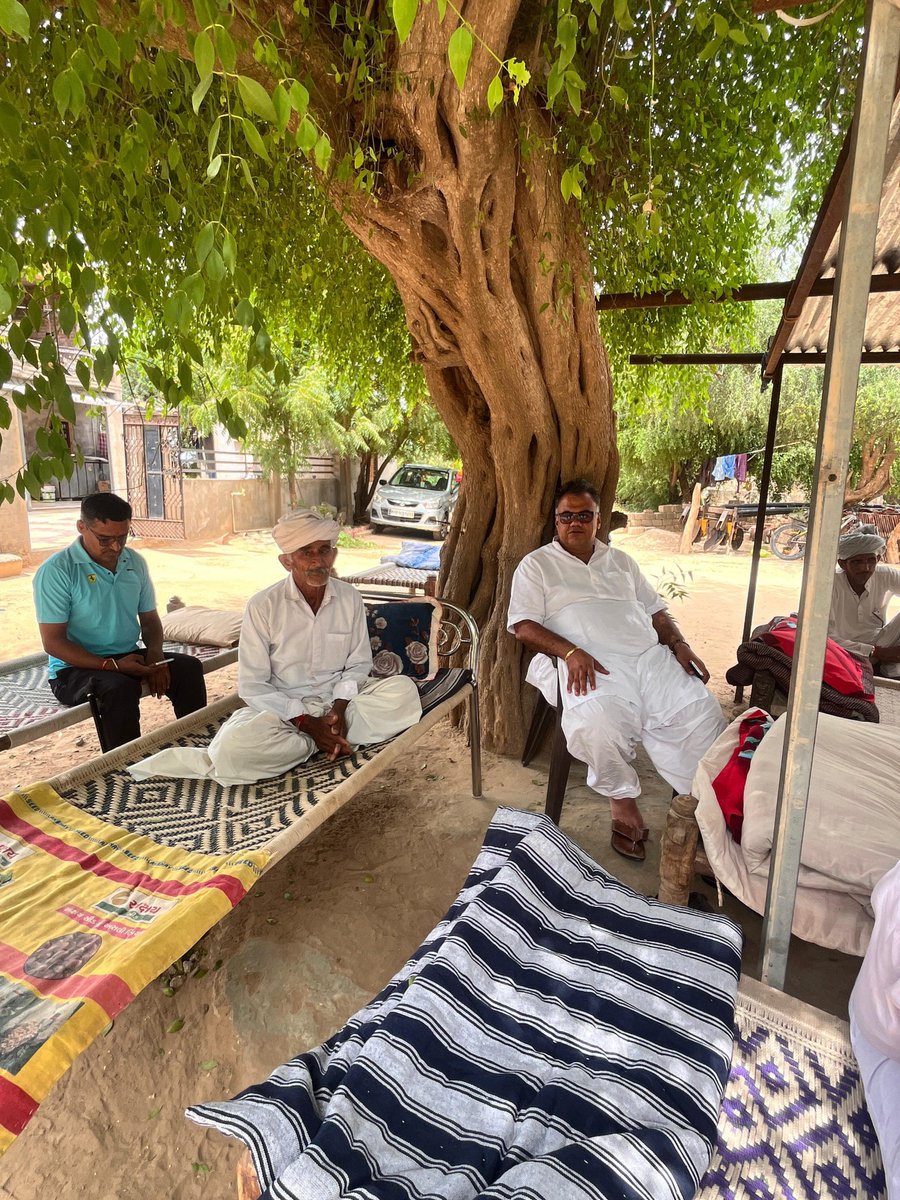 devjimpatel's tweet photo. गंगासरा, सांचोर में भाजपा के कर्मठ कार्यकर्ता श्री अमराराम चौधरी एवं सांचोर शहर में भाजपा के वरिष्ठ श्री सायब खान जी के अस्वस्थ होने की सूचना पर उनसे मुलाकात कर कुशलक्षेम जानी एवं शीघ्र स्वस्थ होने की कामना की।

@BJP4India @BJP4Rajasthan https://t.co/ZvAxHU2EY5