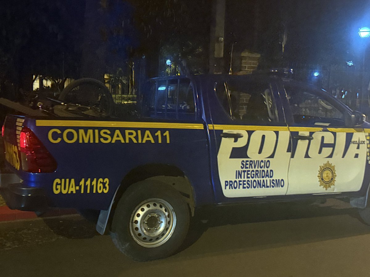 marvindelcid's tweet photo. La @PNCdeGuatemala se está llevando de nuevo @Sonny_Figueroa de forma ilegal.

Estábamos frente a la Torre de la zona 2 de la #CuudadDeGuatemala lo primero que dijeron fue danos la computadora https://t.co/WyPDrdOJtR
