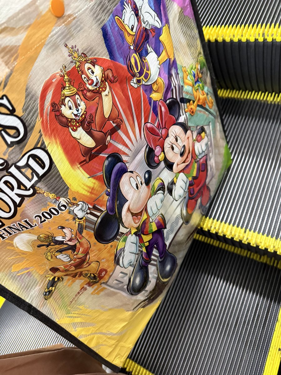 minihime0816's tweet photo. 会社に大荷物持っていきたくて
ディズニーのショッパー探してたら
懐かしいの出てきた♬︎

あー、、、リズム大好きでした🥺 https://t.co/DKOhhiS06S