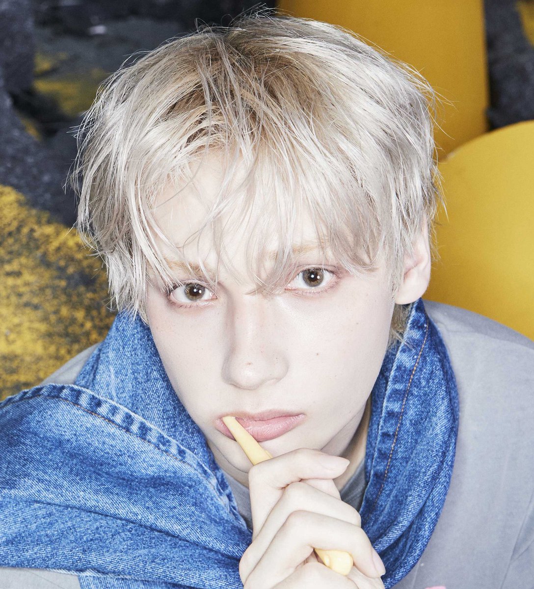 Wifeyning's tweet photo. Hueningie from this is angle with his puppy eyes 🥺🥺🥺is so adorable. https://t.co/coaEghEI9g