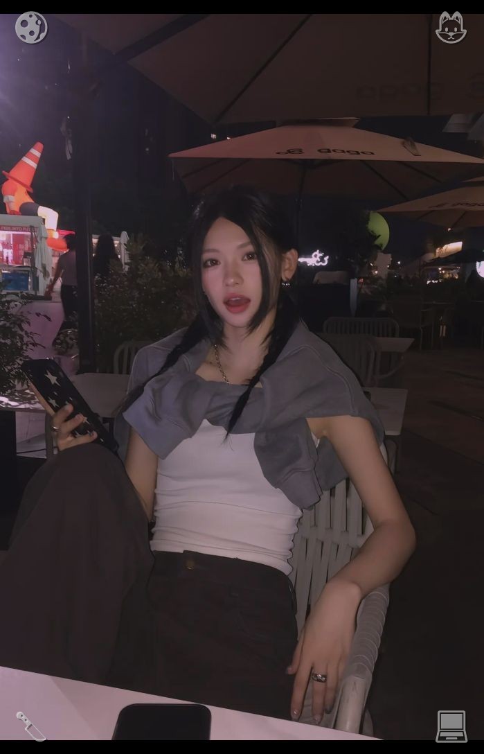 Yoshitora5's tweet photo. 🥠A shoulder bag featuring a dedicated phone pocket. Milo briefly emerges from its nest, extending its limbs to stretch. After taking a quick whiff of the surroundings, it retreats back inside, coiling its tail around itself as it drifts off to sleep once more. https://t.co/xzjP45yJn8