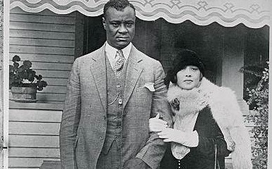 HVYWeightHeroes's tweet photo. Harry Wills, aka "The Black Panther," with wife Sarah, circa 1928. Bested such top men as Sam Langford, Gunboat Smith, Luis Firpo, Sam McVea, Kid Norfolk &amp; Joe Jeannette but was denied a title shot. One of the great uncrowned champions. #Heavyweight #History #Boxing https://t.co/JLAmlmNqLf