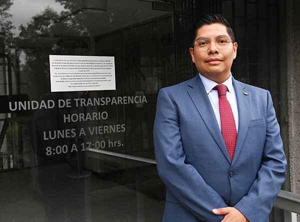 UNAM_MX's tweet photo. #BoletínUNAM Julio César Muñoz Bustos asume la dirección de la Unidad de Transparencia de la UNAM > https://t.co/NeqNu4vgex https://t.co/ZEFIWSyyHs