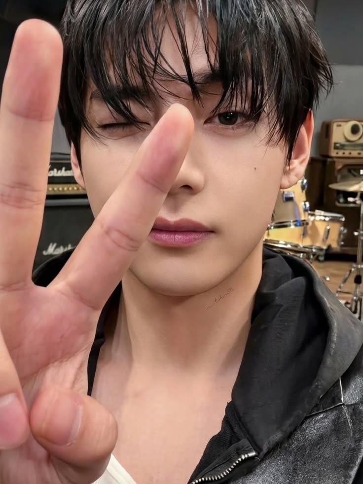 jaeoncookeiz's tweet photo. restarting : looking for moots 👋🏻

— she | entj
— filo | 19 | psych.
— multi stan  💭
— not new to #stantwt looking for moots, all fandoms are welcome !

like &amp; rt to be moots and to spread thank you ! <3 https://t.co/DKsfnTB9D2
