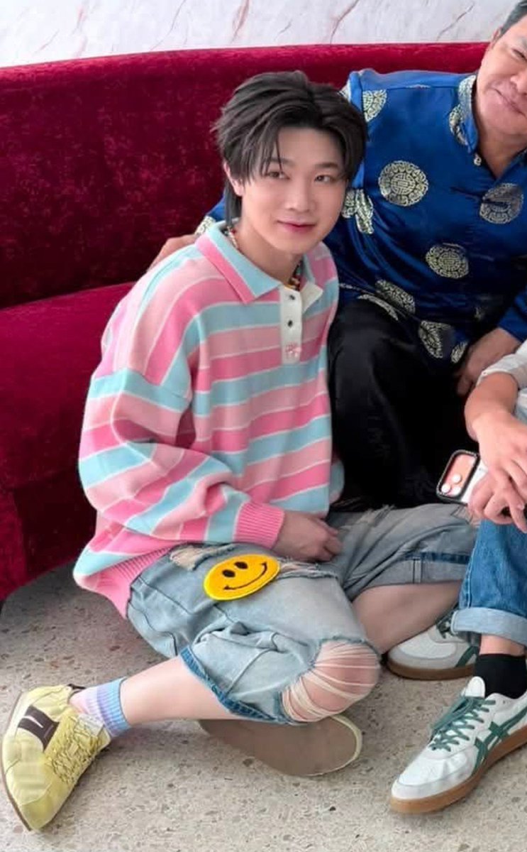 Am_Pingping's tweet photo. แล้วจะไม่ให้โดนแกล้งได้ยังไง ก็มานปุ๊กปิ๊ก น่าหมั่นเขี้ยวขนาดนี้ ดูท่านั่งน้องยิม พับเพียบเรียบร้อยมากจิ๋วเอ๊ย🤏🏻🤣 https://t.co/Xhvje4ZR9X