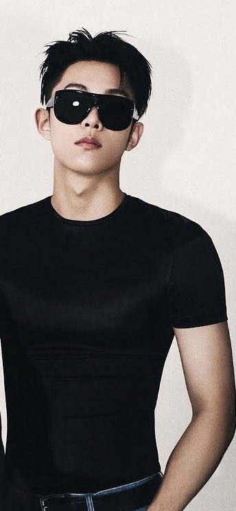 ryullpics's tweet photo. KIM RYUL FOR ESQUISE

#LNGSHOT #롱샷 #RYUL #률 https://t.co/YUS3nizujv